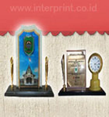 PLAKAT MENARIK